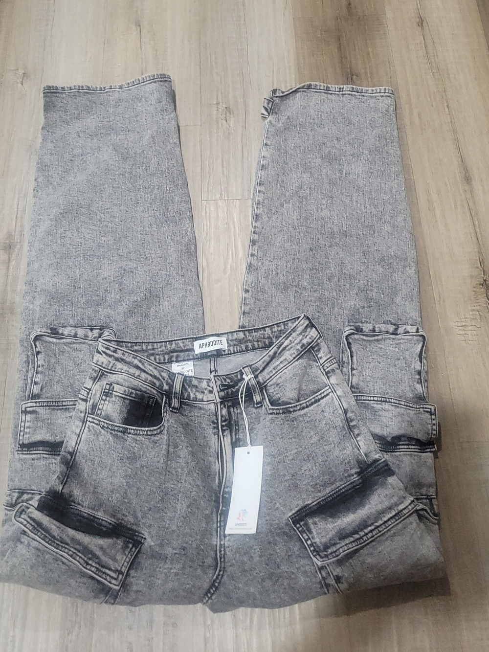 Aphrodite Women's Gray High-Waist Cargo Jeans